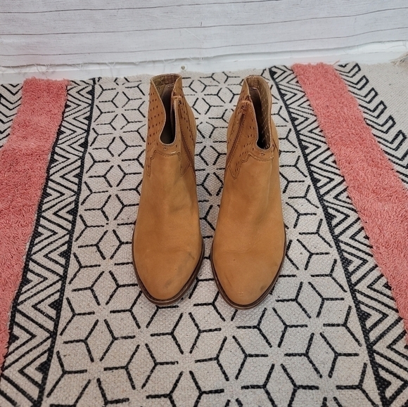 LUCKY BRAND ELLER CAMEL TAN HEELED BOOTIES, SZ 7.5 - Picture 11 of 12